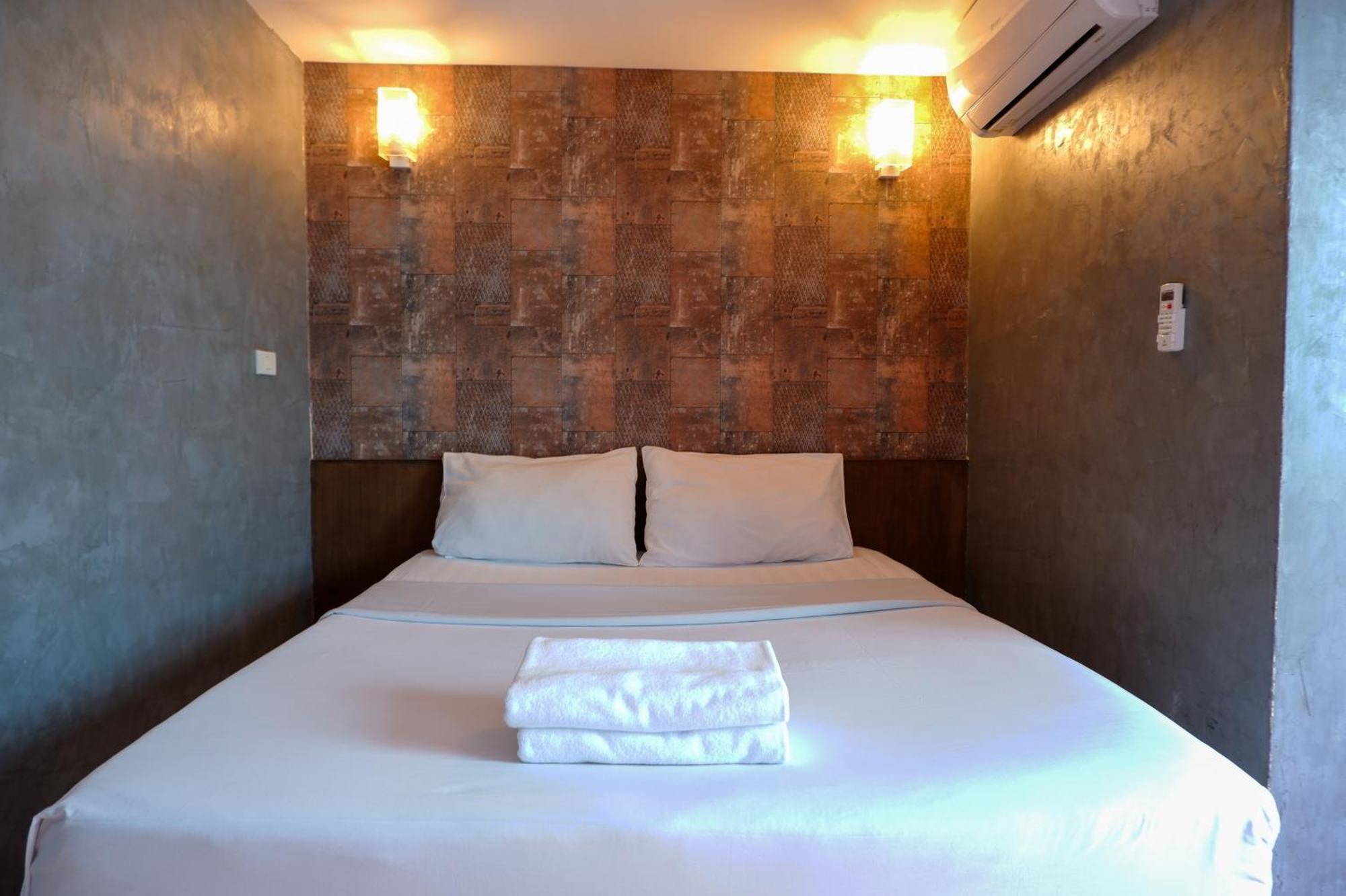 18 Coins Cafe&hostel Hotel 2*