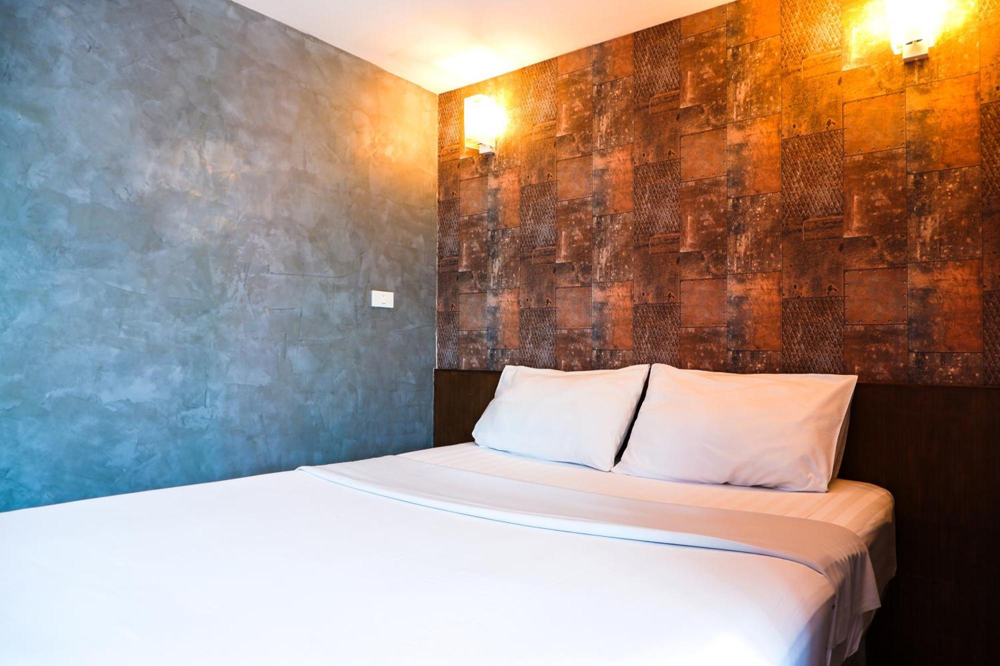 Hotel 18 Coins Cafe&hostel Pattaya