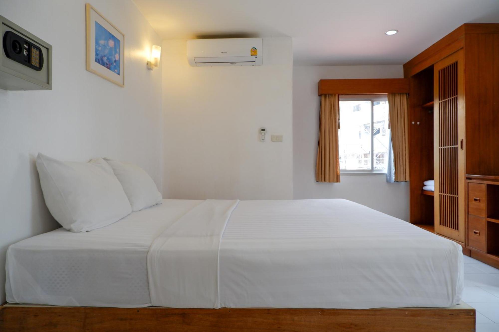 18 Coins Cafe&hostel Hotel 2*