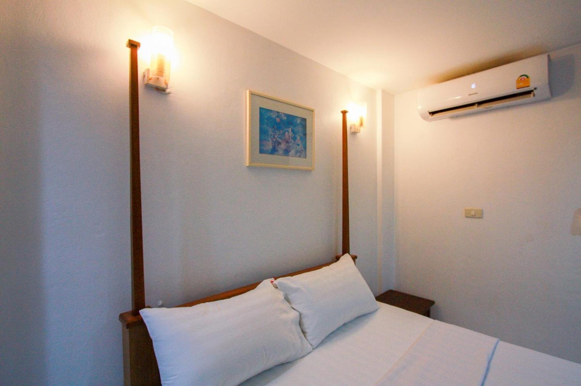 18 Coins Cafe&hostel 2* Pattaya