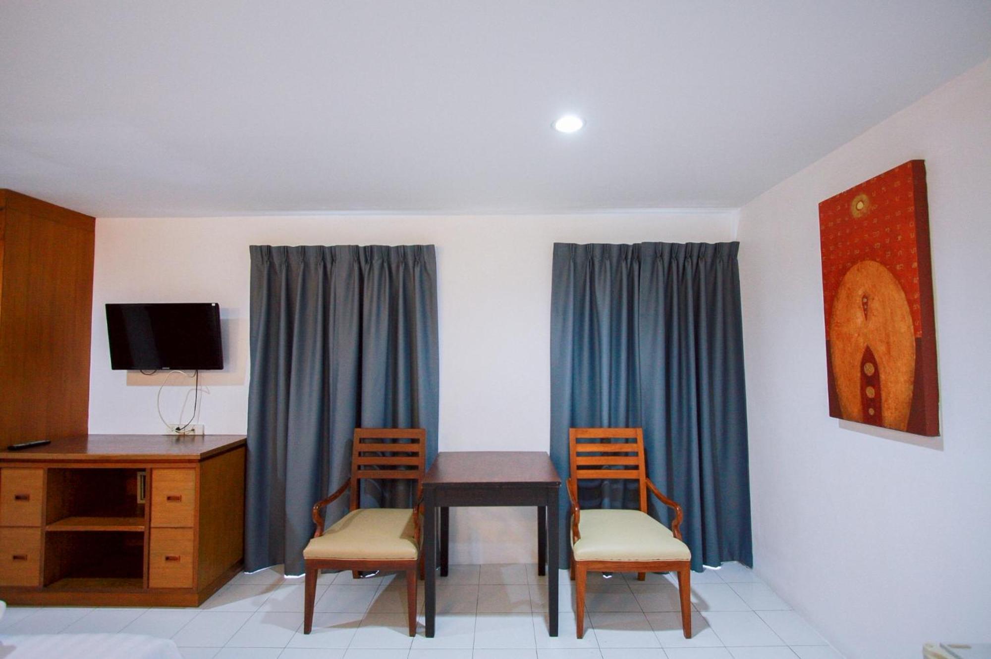 18 Coins Cafe&hostel Hotel Pattaya
