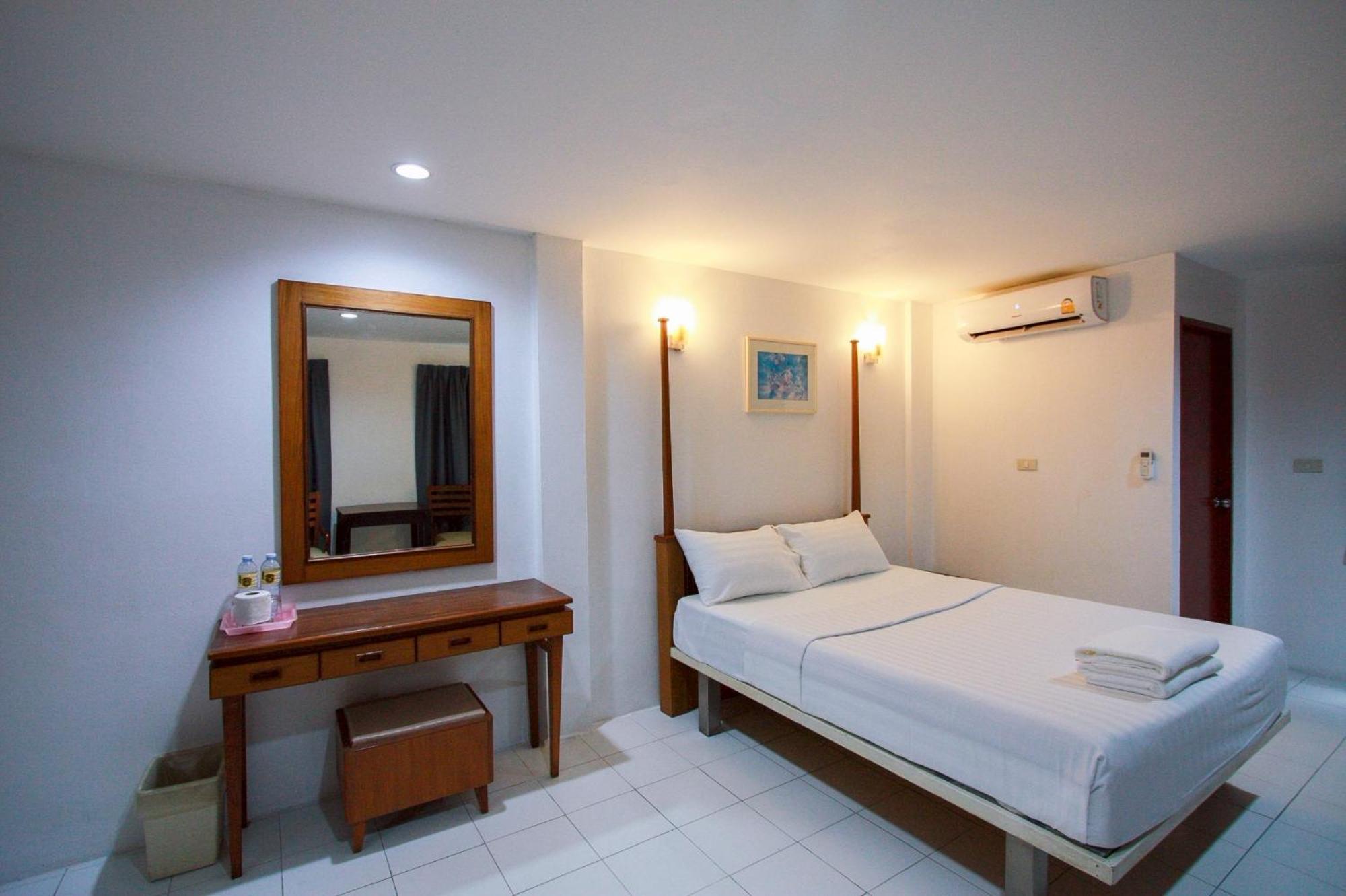 18 Coins Cafe&hostel Pattaya